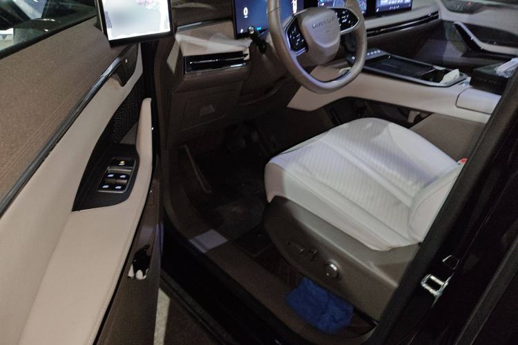 Used SAIC MAXUS Dajia 7 2024 605 km Extended Range Highland Version Six-Seater
