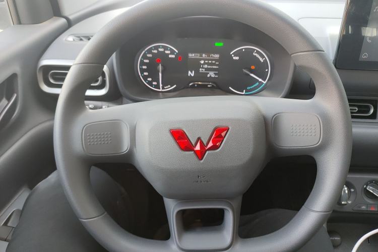 Used Wuling Hongguang New Energy 2024 All-Electric Model 300KM Standard Version Steering Wheel