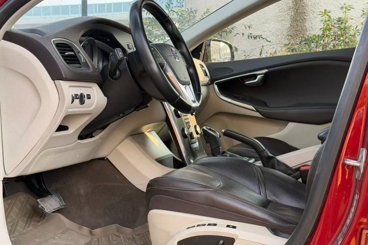 Used Volvo V40 2014 2.0T Zhiya Edition