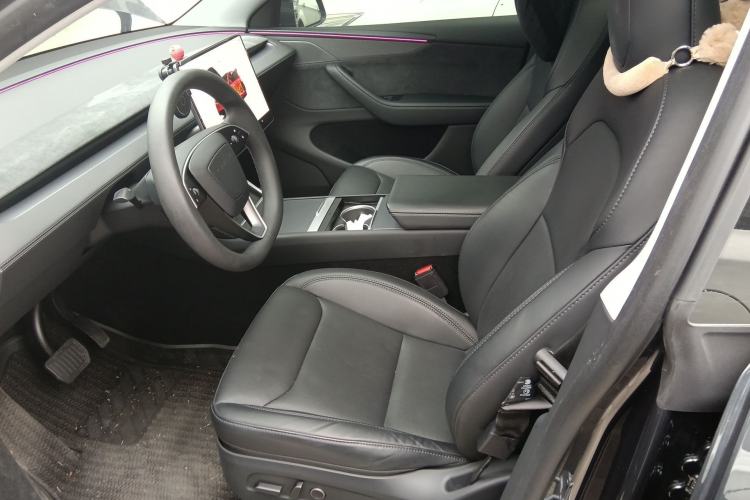 Used Tesla Model Y 2025 Long-Range All-Wheel Drive First Edition Left Front Seat