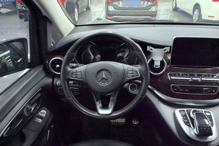 Used Mercedes-Benz V-Class 2017 V 260 L Prestige Extended Edition Steering Wheel