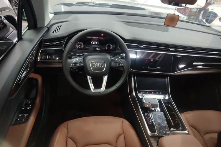 Used Audi Q7 2021 45 TFSI quattro S line Sport model
