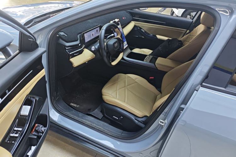 Used Geely Galaxy L6 2024 125km PLUS Dragon Edition