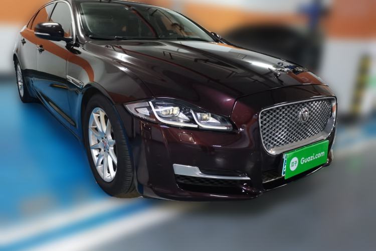 Used Jaguar XJ 2016 XJL 2.0T Two-Wheel-Drive Elegant Business Edition Front Right 45 Deg