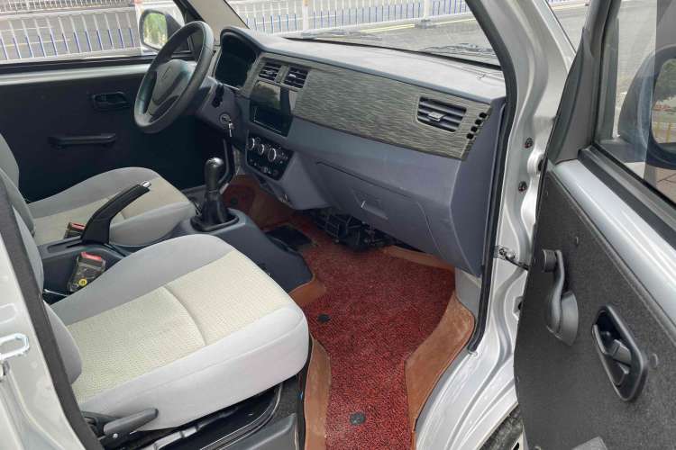 Used Jinbei Hiace X30 2023 1.5L Super-Comfortable Passenger Van 5/6/7-Seater Non-Air-Conditioned Version Model SWC15M