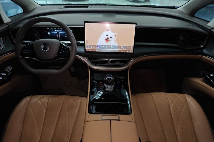 Used Denza D9 2022 DM-i 970 Four-Wheel Drive Prestige Model Center Console