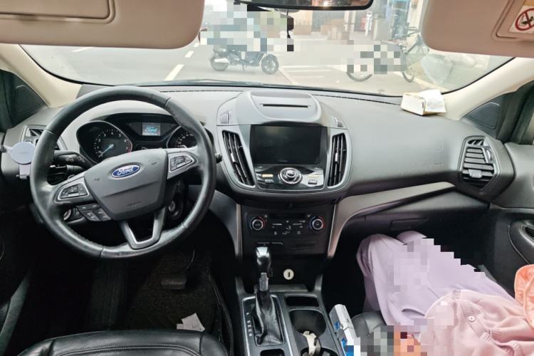 Used Ford Kuga 2017 EcoBoost 180 Two-Wheel-Drive Platinum Edition Center Console