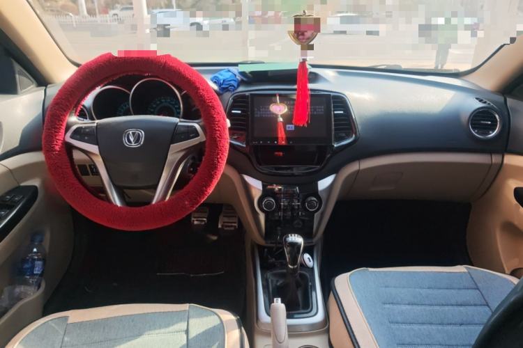 Used CHANGAN Eado 2012 1.6L Manual Luxury Model China IV Standard Center Console