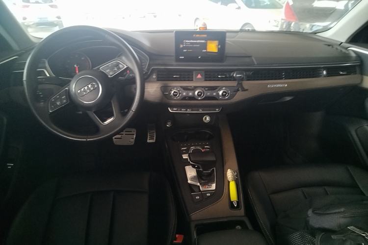 Used Audi A4L 2018 30th Anniversary Edition 40 TFSI Trendy Model Center Console