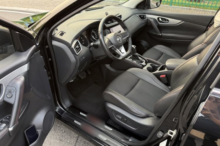 Used Nissan Qashqai 2019 2.0L CVT Luxury Edition Interior 6