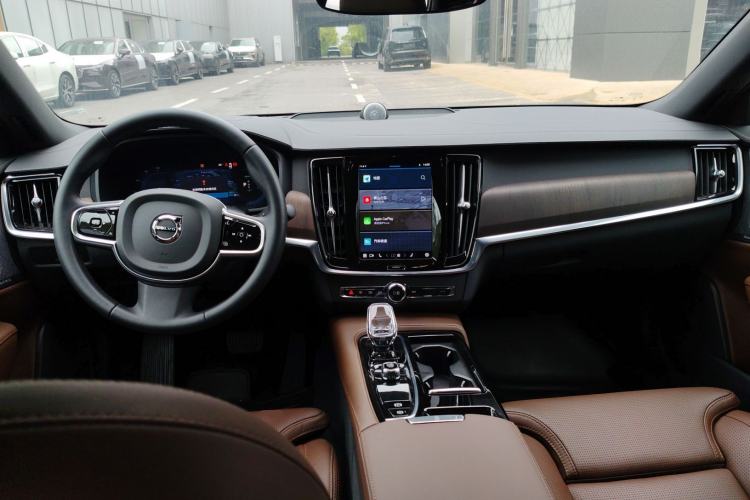 Used Volvo S90 New Energy 2025 Plug-in Hybrid Four-Wheel Drive Long-Range Luxury Smart Edition Center Console