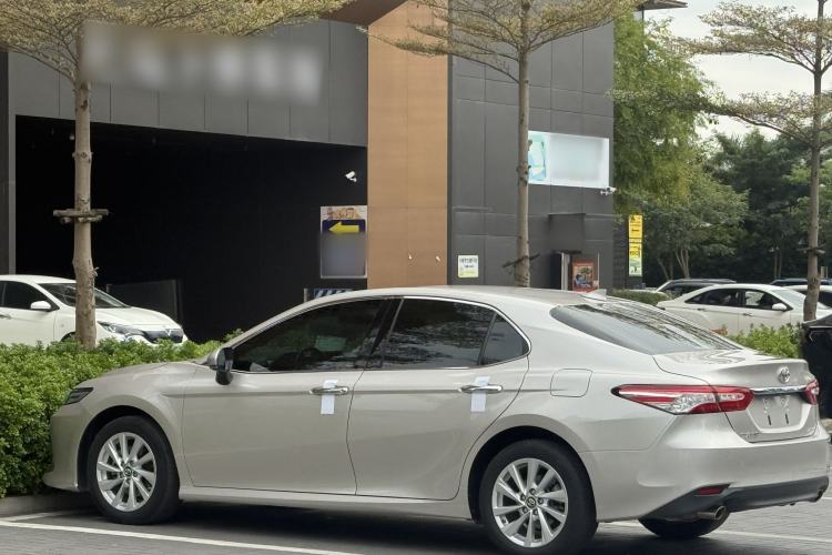 Used Toyota Camry 2021 2.0G Luxury Edition
