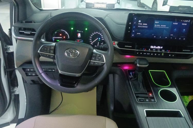 Used Toyota SIENNA 2023 2.5L Hybrid Deluxe Edition