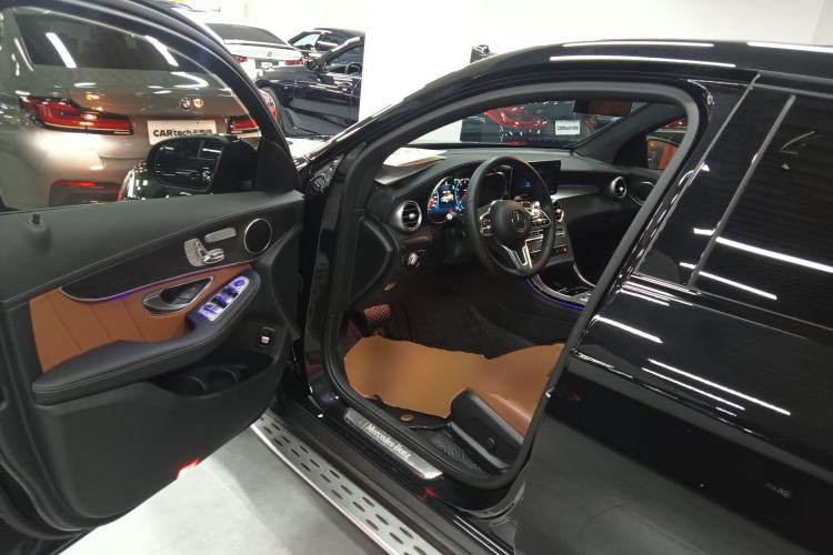 Used Mercedes-Benz GLC Coupe 2023 GLC 300 4MATIC Coupe SUV Driver Seat