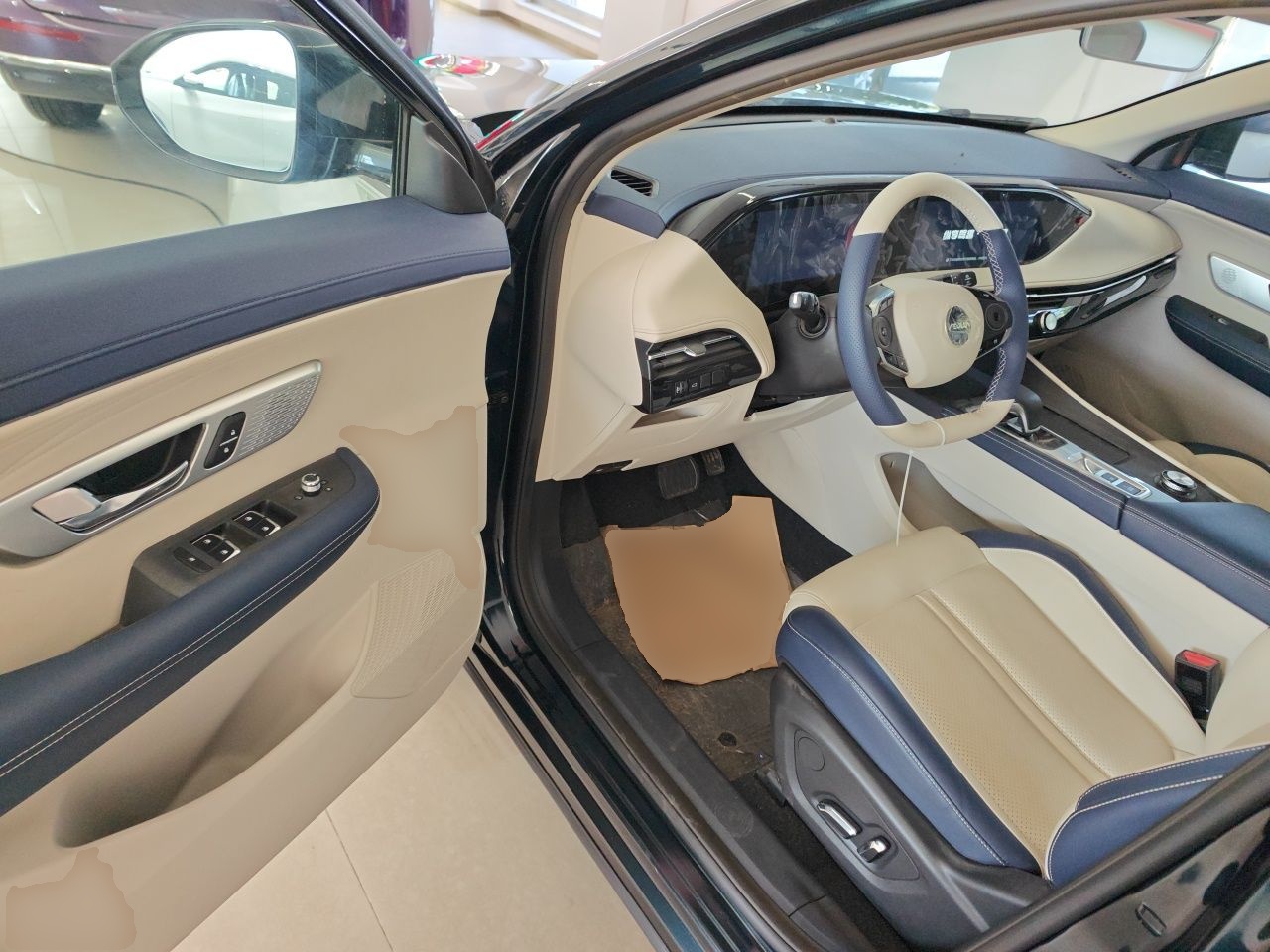Dongfeng Aeolus Huge 2022 Mach Dual-Motor 1.5T MHD Dare-to-Dream Edition — снимка 16