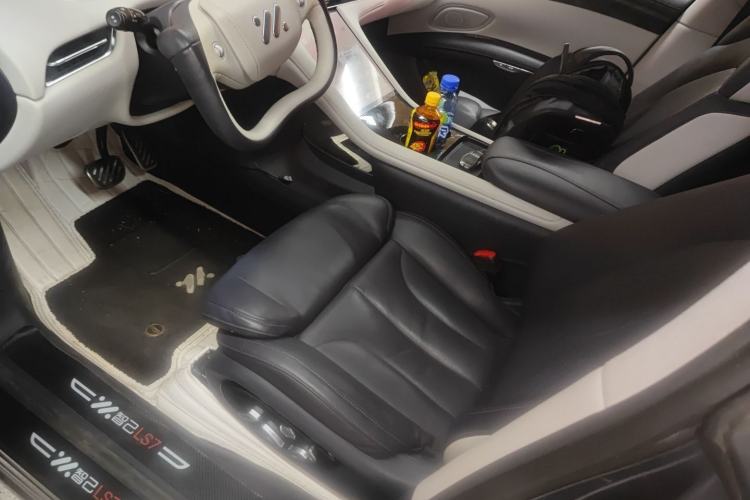 Used IM LS7 2023 100kWh Lux Rear-Drive Version Left Front Seat