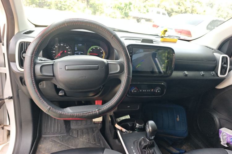 Used Roewe Clever 2022 311km QiQi BoBo Edition Center Console