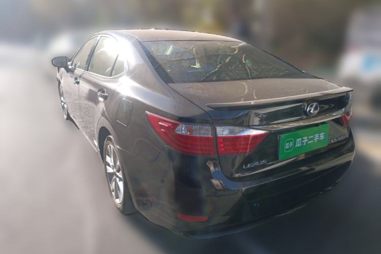 Used Lexus ES 2013 300h Elite Edition