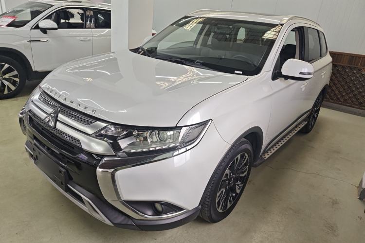 Used Mitsubishi Outlander 2019 2.0L Two-Wheel Drive Comfort Edition 7-Seater China VI Standard