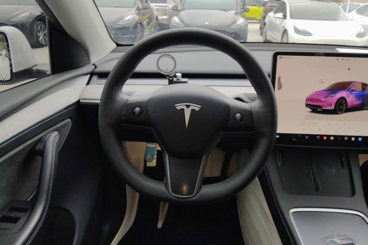 Used Tesla Model Y 2024 Long-Range All-Wheel-Drive Version