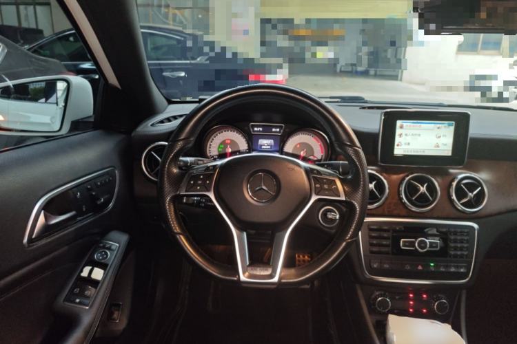 Used Mercedes-Benz GLA 2015 GLA 260 4MATIC Sport Edition Steering Wheel