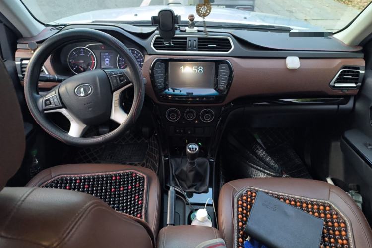 Used Great Wall Wingle 6 2017 2.0T Diesel 4x4 Elite Version 4D20D Center Console