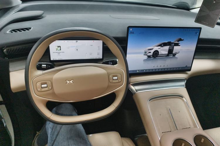 Used XPeng X9 2025 740 Ultra-Long Range Max Center Console