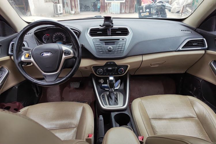 Used Ford Escort 2015 1.5L Automatic Fashion Model Center Console