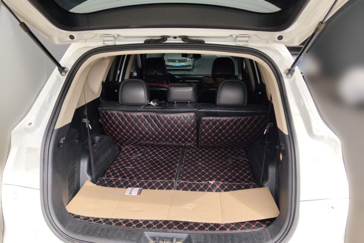 Used Dongfeng Fengon 580 2016 1.5T Manual Luxury Edition Trunk