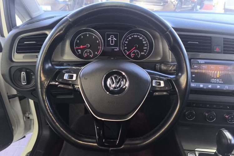 Used Volkswagen Golf 2015 1.4TSI Automatic Luxury Model
