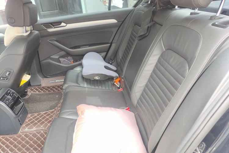 Used Volkswagen Magotan 2019 330TSI DSG Leading Model China VI Standard Left Rear Seat