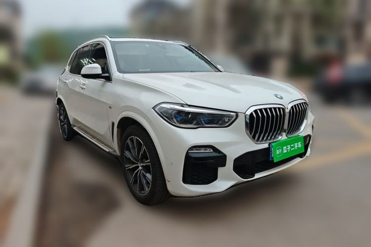 Used BMW X5 2020 xDrive40i M Sport Package Front Right 45 Deg