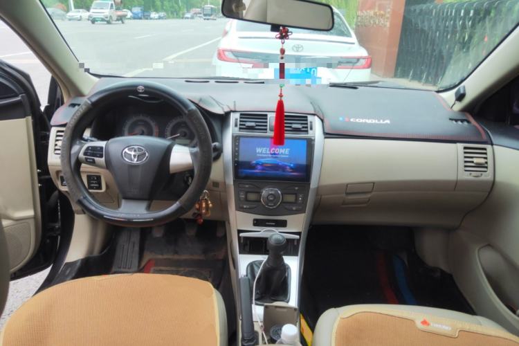 Used Toyota Corolla 2013 Special Edition 1.6L Manual Cool GL Model Center Console