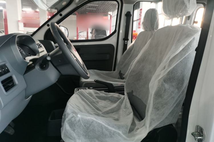 Used Wuling Yangguang 2025 Model 310KM Bus Edition—Customized by CATL