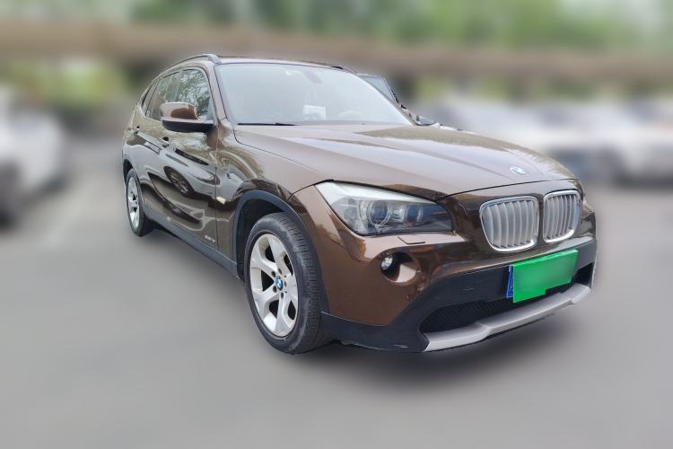 Used BMW X1 2010 sDrive18i Luxury Model Front Right 45 Deg