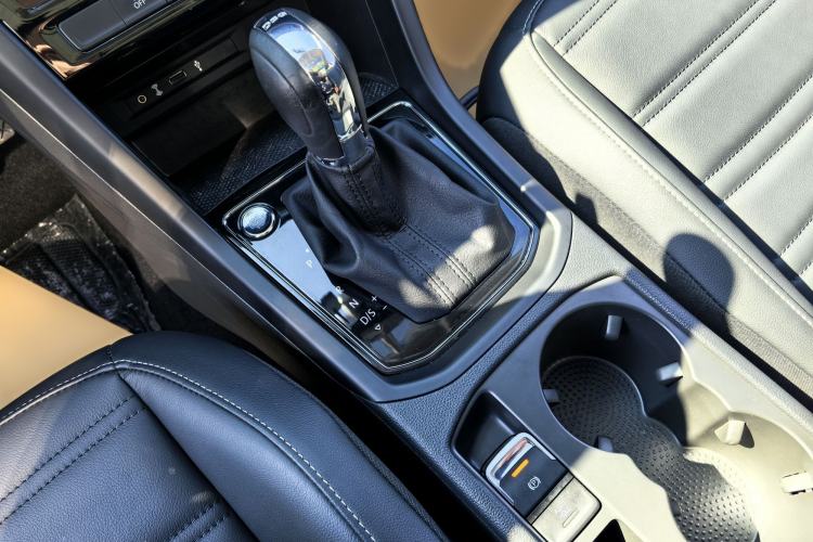 Used Volkswagen Touran 2018 Volkswagen Touran L 280TSI DSG Boundary Edition 7 Seats China VI Standard Interior 3