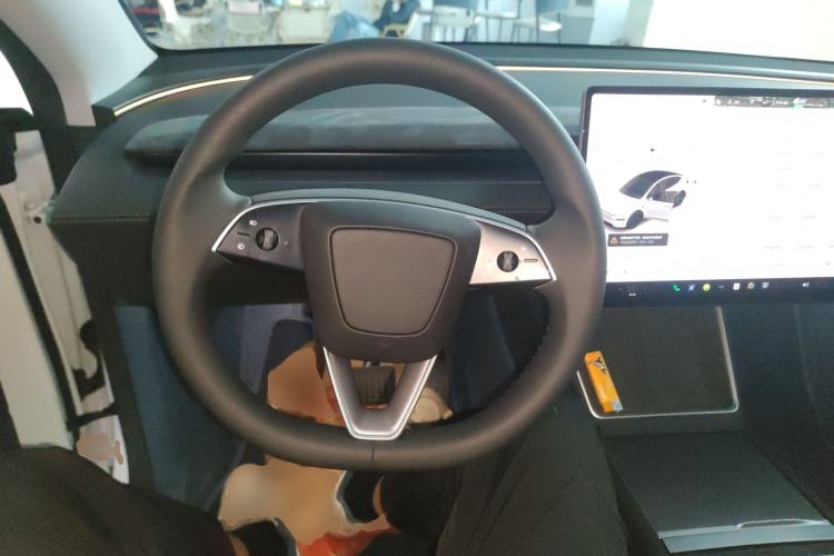 Used Tesla Model Y 2025 Long-Range All-Wheel-Drive Version