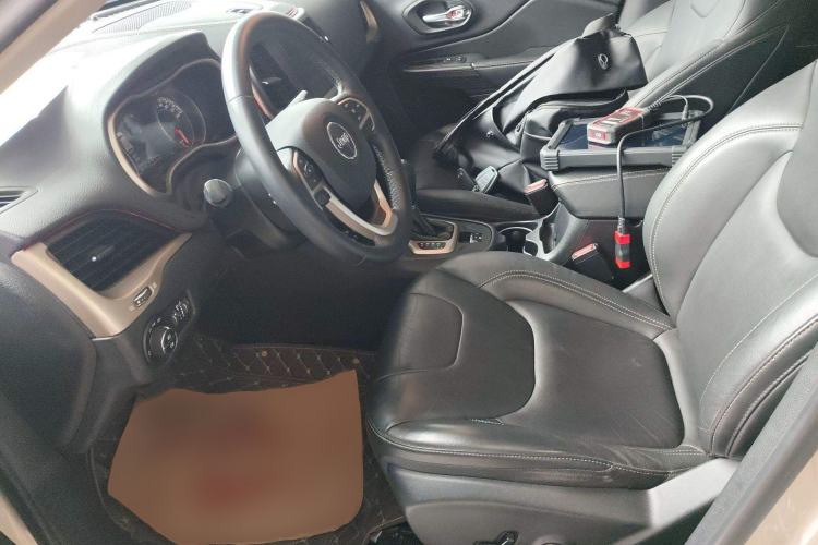 Used Jeep Cherokee 2016 2.0L Superior Edition