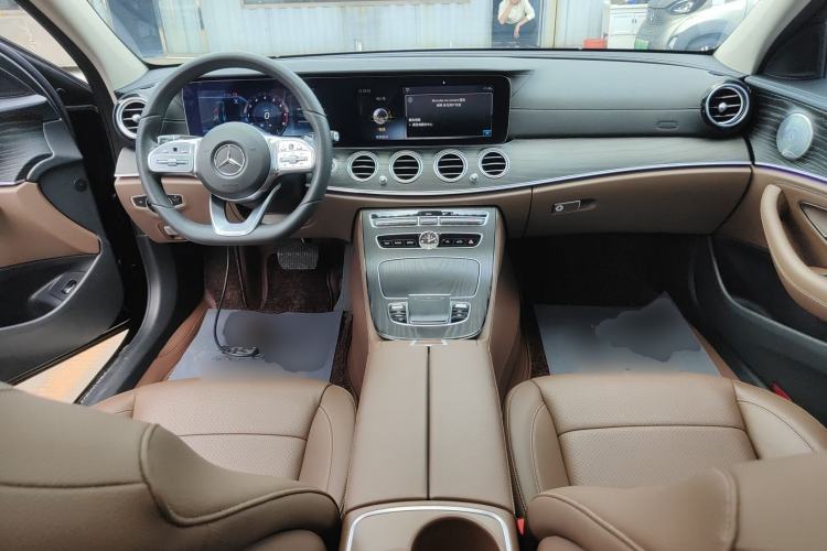 Used Mercedes-Benz E-Class 2020 E 300 L Sport Luxury Edition Center Console