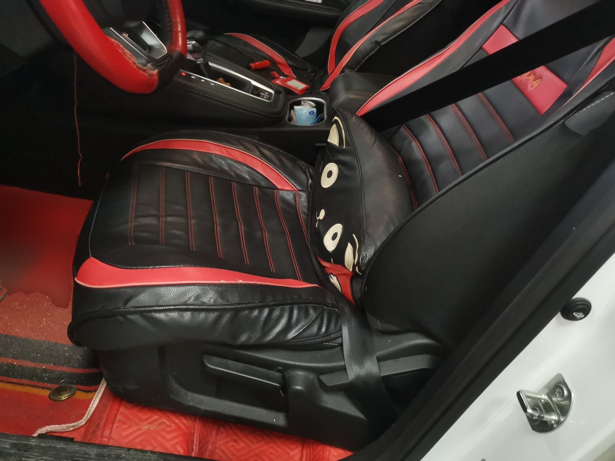 Переднее сиденье в автомобиле