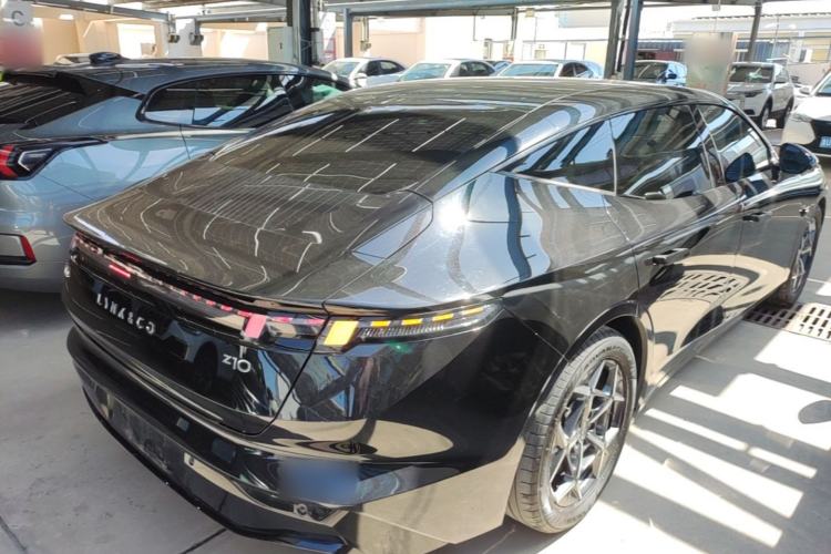 Used Lynk & Co Z10 2025 95 kWh 766 km Range Rear-Wheel Drive Max Rear Right 45 Deg