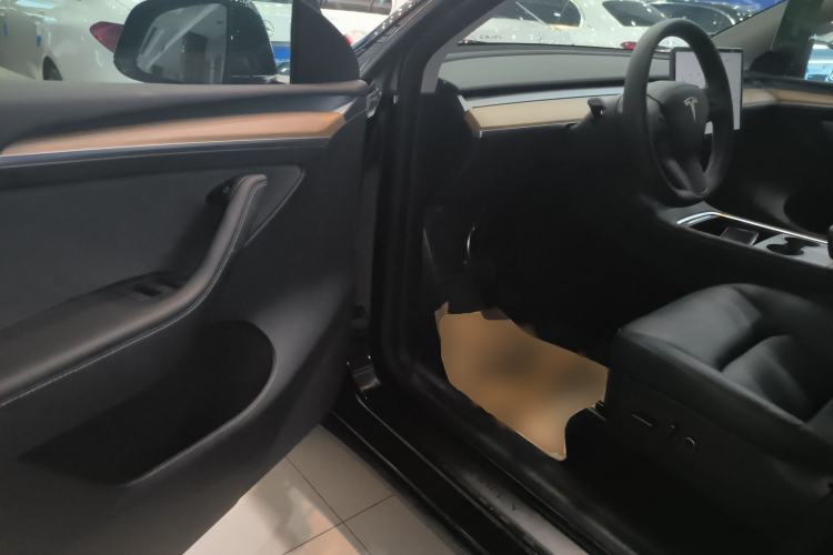 Used Tesla Model Y 2022 Long-Range All-Wheel-Drive Version
