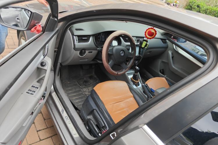 Used Skoda Octavia 2015 1.6L Automatic Yijie Edition Driver Seat