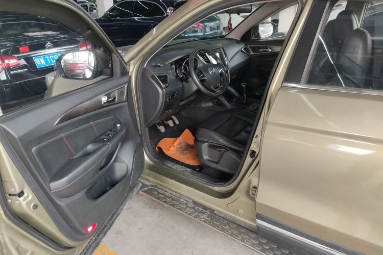 Used CHANGAN CS75 2014 2.0L Manual Luxury Version China V Standard
