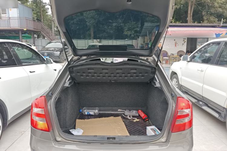 Used Skoda Octavia 2015 Classic Model 1.6L Manual Eado Version