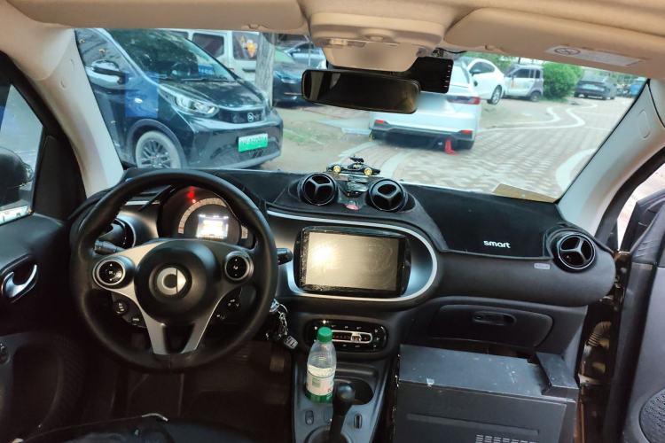 Used smart fortwo 2015 1.0L 52 kW Hardtop Passion Edition Center Console