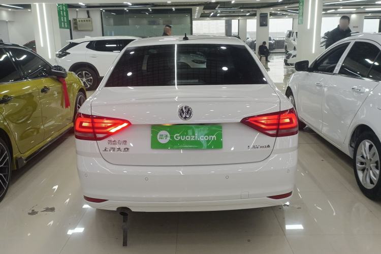 Used Volkswagen Lavida 2015 1.6L Manual Fashion Edition
