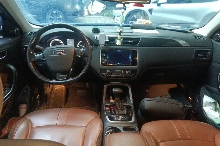 Used Qoros 5 2016 1.6T Automatic Luxury Model Interior 2