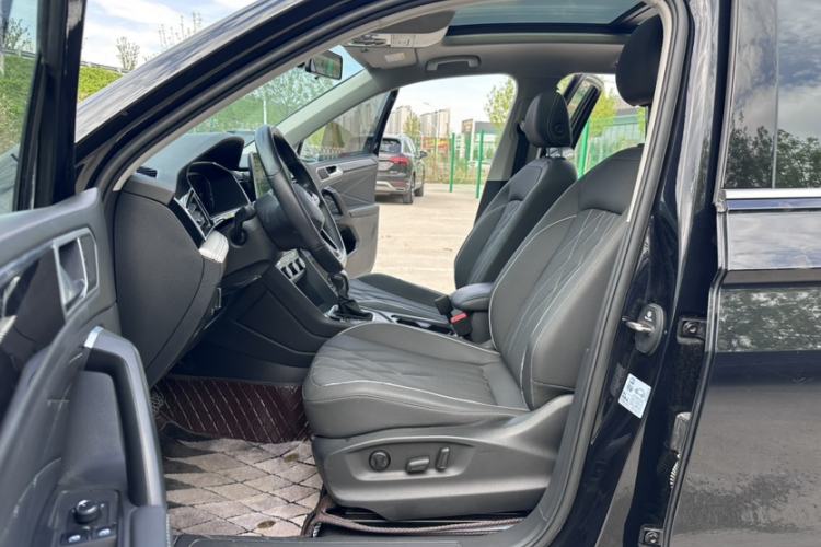 Used Volkswagen Tiguan L 2023 280TSI Automatic Two-Wheel Drive Trendy Innovation Limited Edition Interior 2