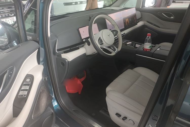 Used VOYAH Dream 2025 PHEV Four-Wheel-Drive Flagship Kunpeng Edition
